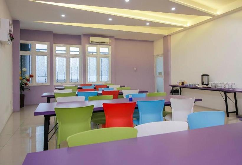 בית מלון כפרי Reddoorz Plus Near Stasiun Bekasi