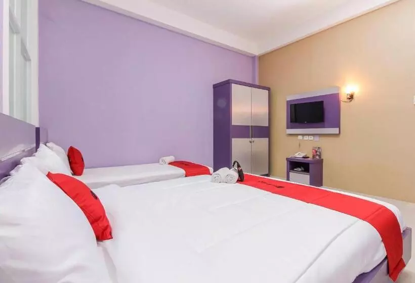 Hotelli Reddoorz Plus Near Stasiun Bekasi