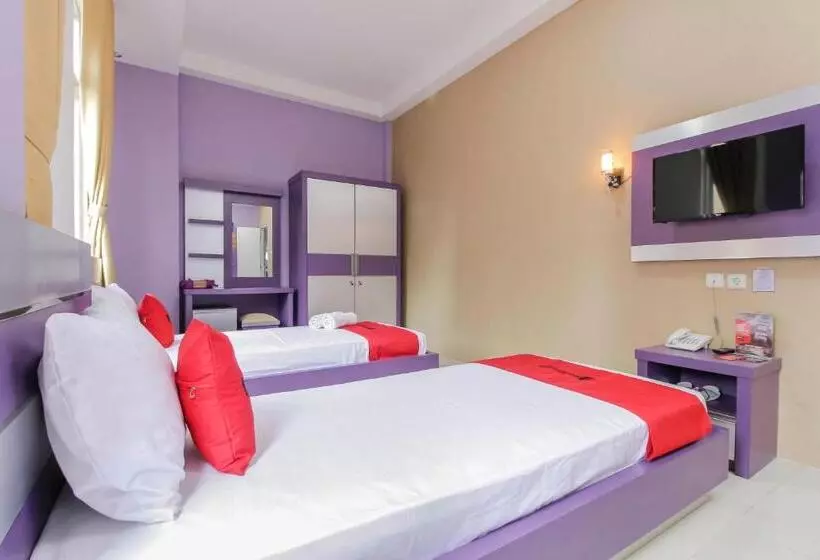 Hotelli Reddoorz Plus Near Stasiun Bekasi