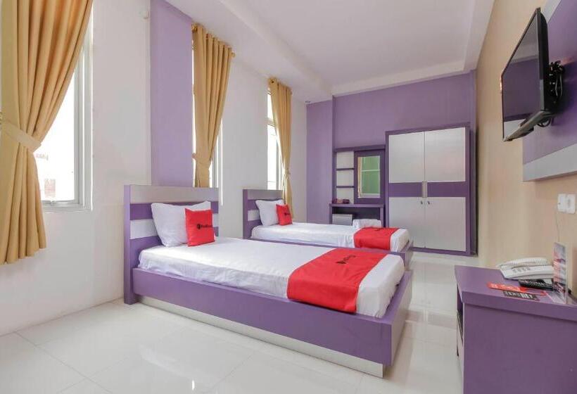 בית מלון כפרי Reddoorz Plus Near Stasiun Bekasi
