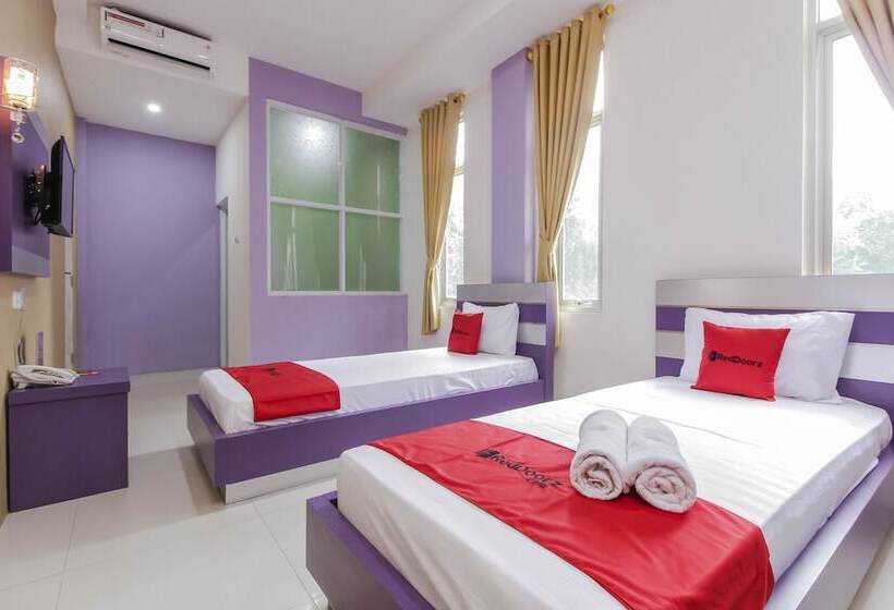 בית מלון כפרי Reddoorz Plus Near Stasiun Bekasi