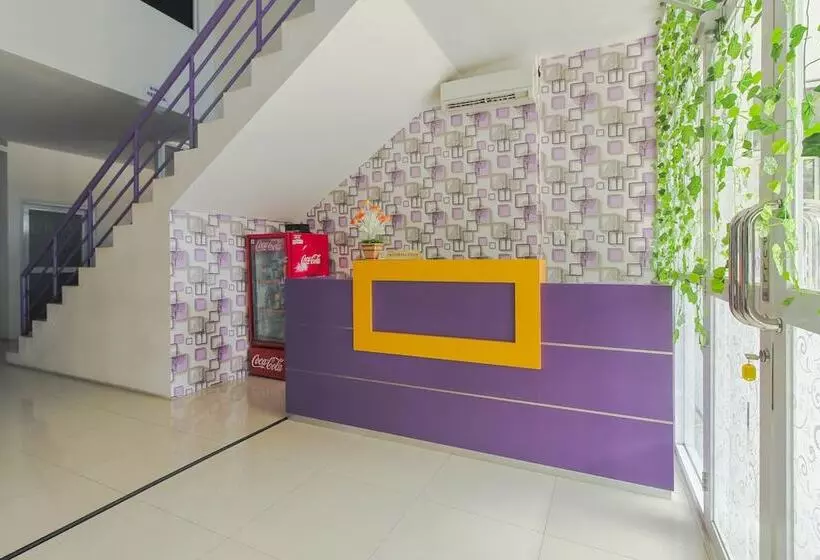 Hotelli Reddoorz Plus Near Stasiun Bekasi
