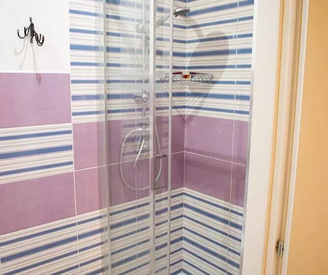 پانسیون Lanzies Guesthouse