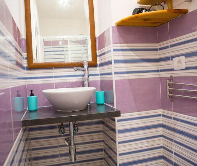 پانسیون Lanzies Guesthouse