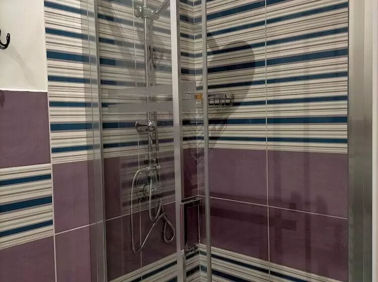 پانسیون Lanzies Guesthouse