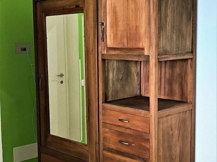 پانسیون Lanzies Guesthouse