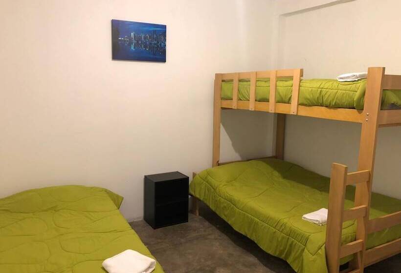 ユースホステル Buganvilia