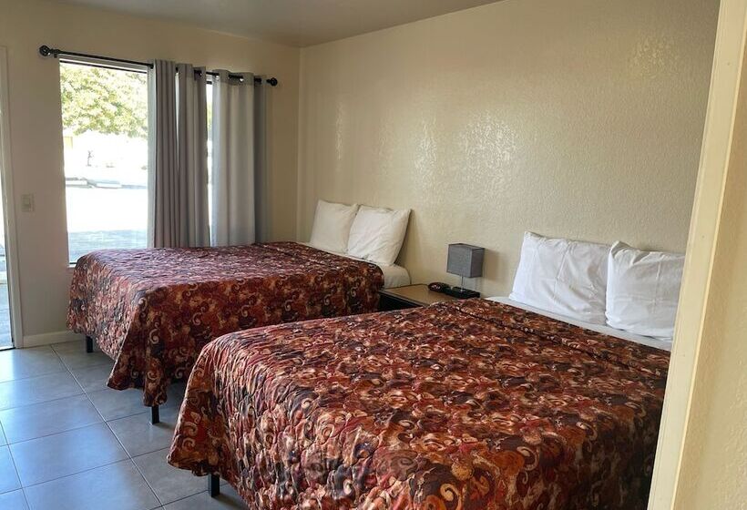 Soledad Motel 8
