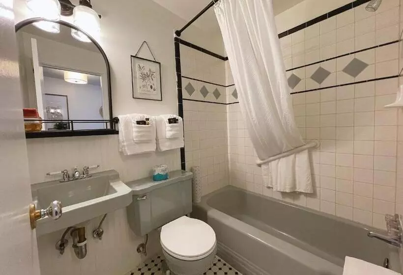 Retkeilymaja Emerald Valley Inn