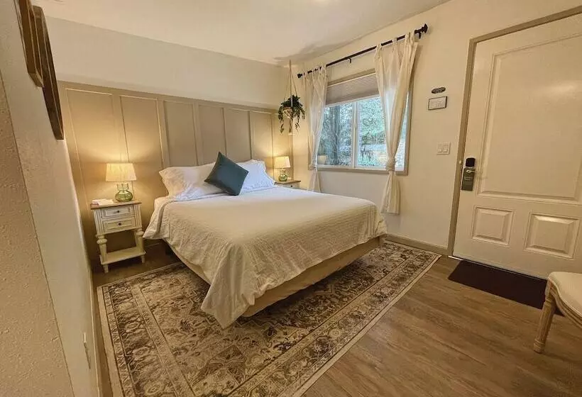 Retkeilymaja Emerald Valley Inn