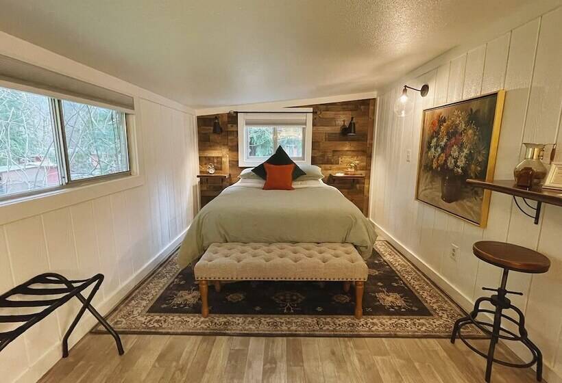 旅馆 Emerald Valley Inn