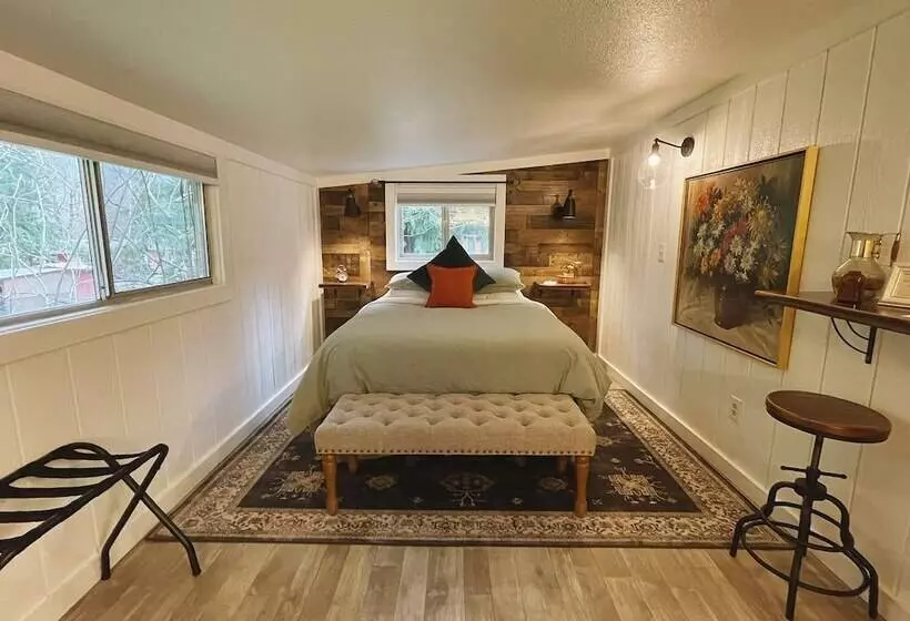 Retkeilymaja Emerald Valley Inn