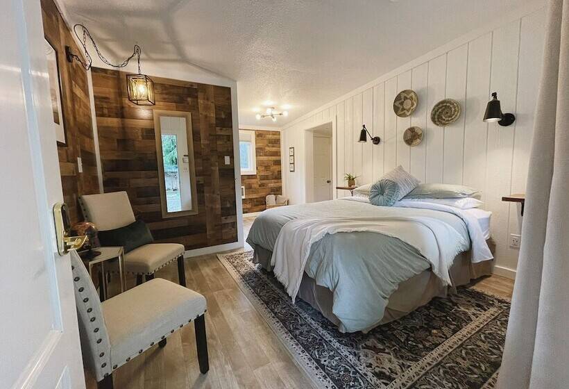 旅馆 Emerald Valley Inn