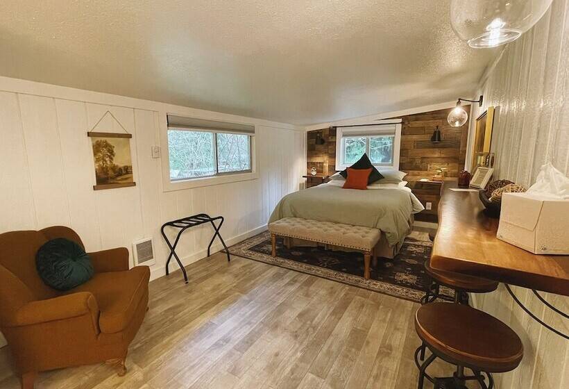 旅馆 Emerald Valley Inn