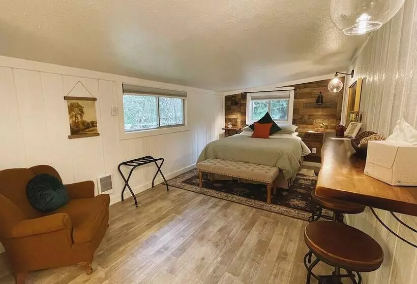 Retkeilymaja Emerald Valley Inn