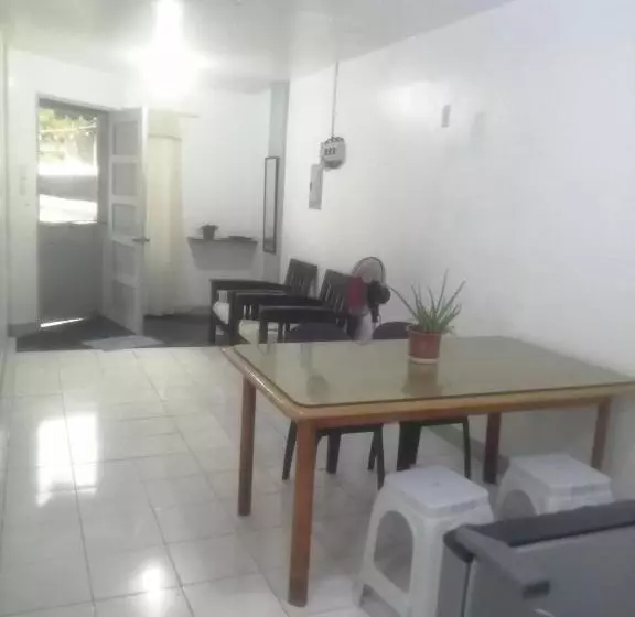 ベッドアンドブレックファースト Cozy Inn Mactan