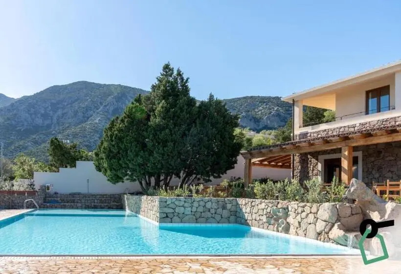 ホテル Hotiday Cala Gonone