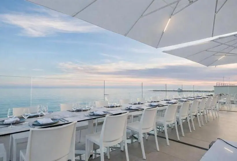 ホテル Hotiday Torre Pali Spiaggia