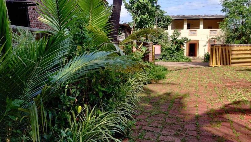 בית מלון כפרי Oasis Resort