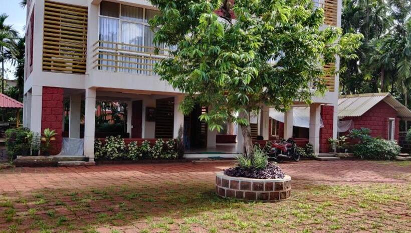 בית מלון כפרי Oasis Resort