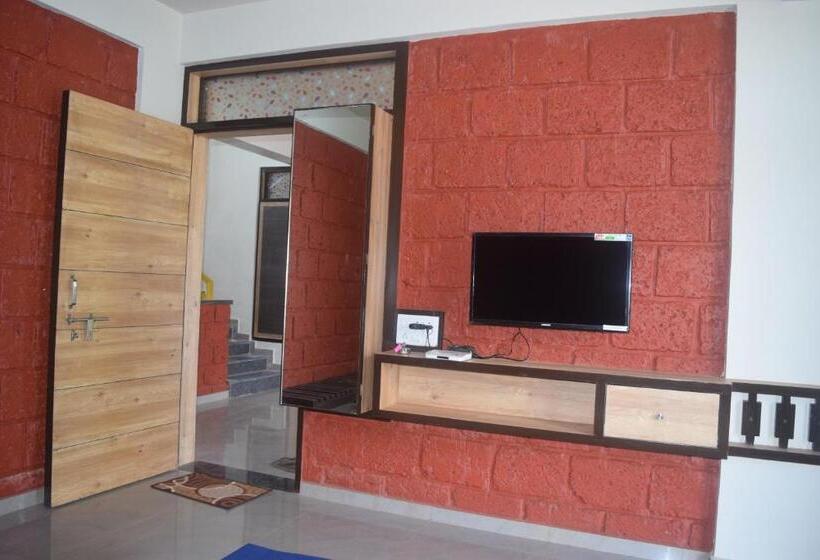 בית מלון כפרי Oasis Resort