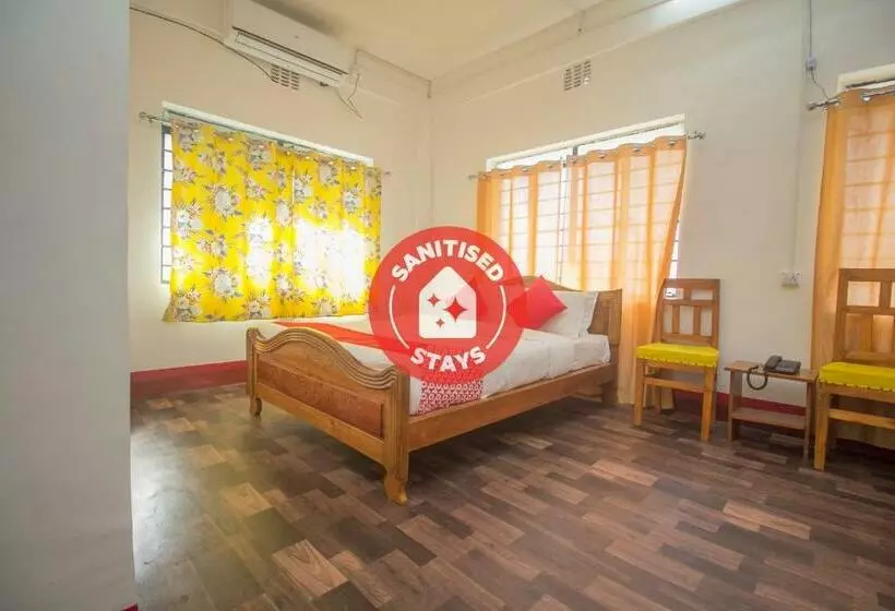 ホテル Oyo 15721 Simrat