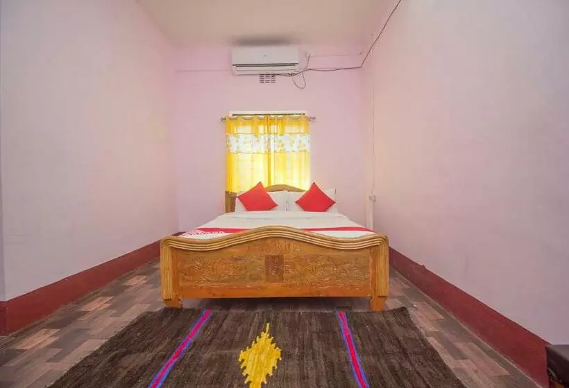 ホテル Oyo 15721 Simrat