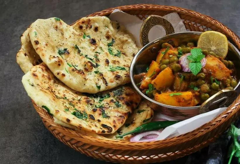 ホテル Oyo 15721 Simrat