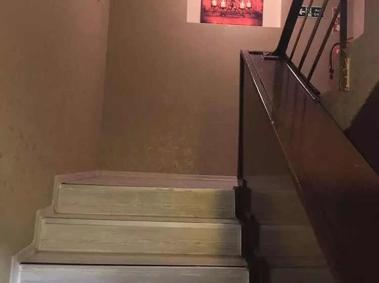 Saray Otel Pansi̇yon