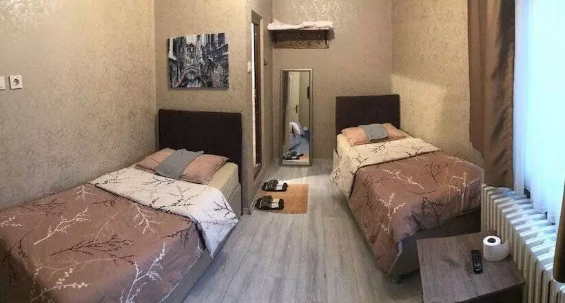 Saray Otel Pansi̇yon