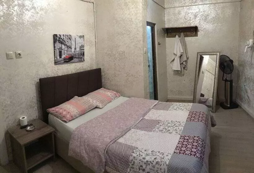 Saray Otel Pansi̇yon