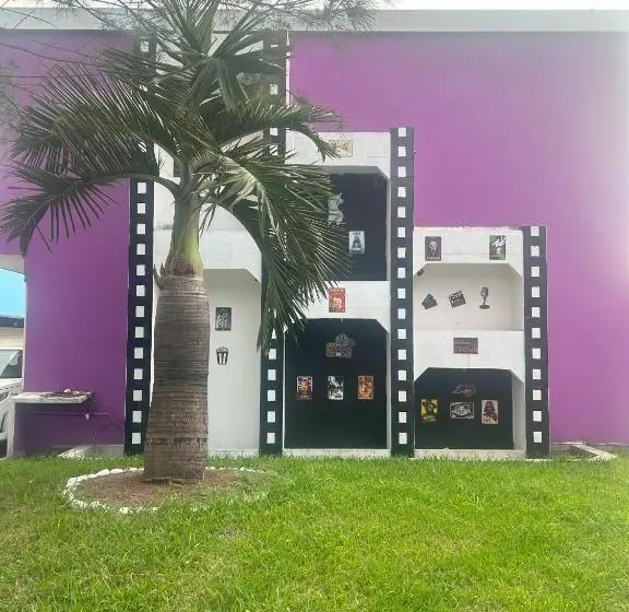 Auto Hotel El Cine