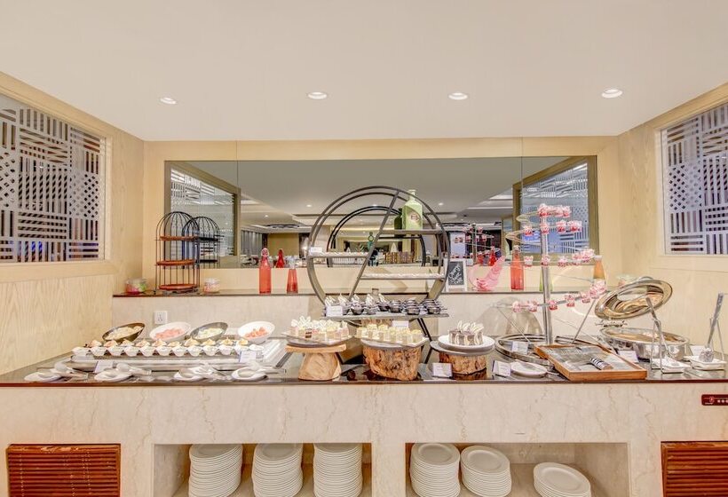 Отель Radisson Blu Gorakhpur