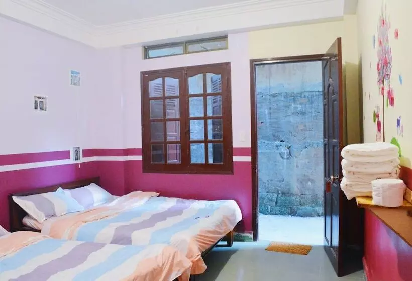 پانسیون Dora Hostel