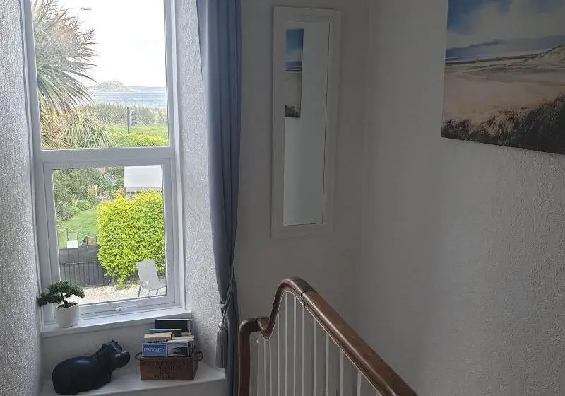 تختخواب و صبحانه Bay Lodge