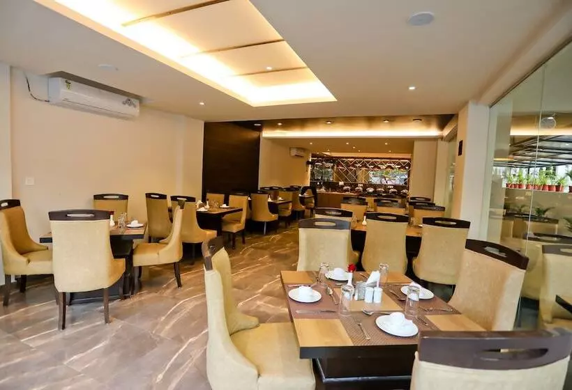 ホテル Calux Grand Baga   Formerly Amara Grand