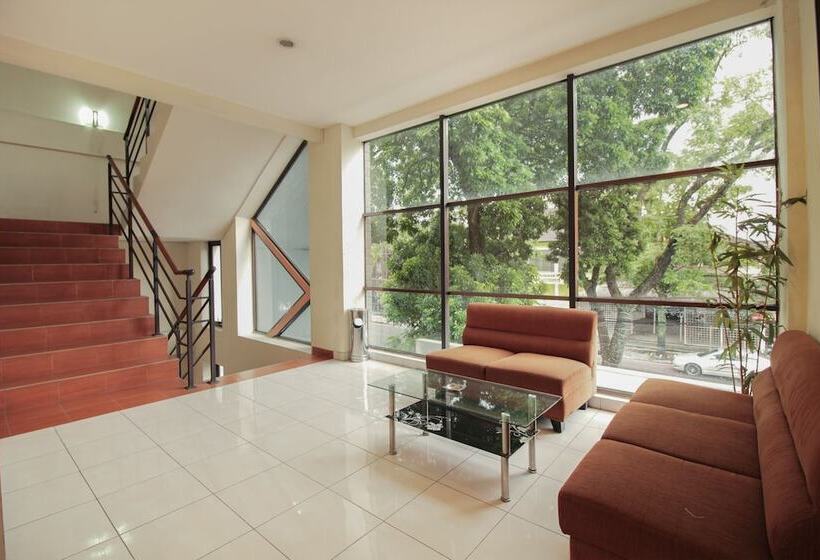 בית מלון כפרי Capital O 1511 Galaxy Inn