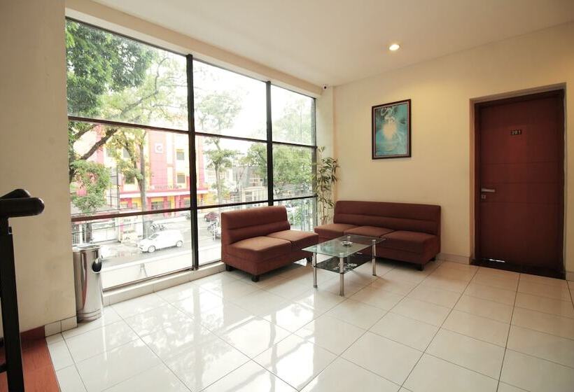 בית מלון כפרי Capital O 1511 Galaxy Inn