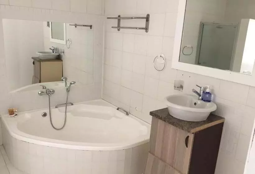 Majatalo Gracious Lodge