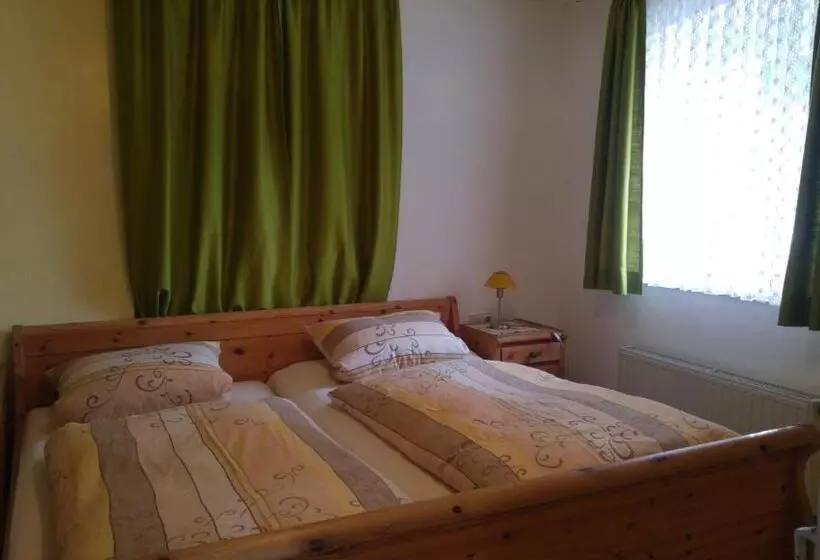 Retkeilymaja Gasthaus Zum Goldenen Roß