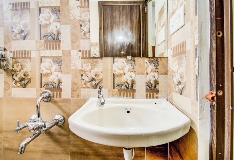 בית מלון כפרי Fabexpress The Grand Renato Suites