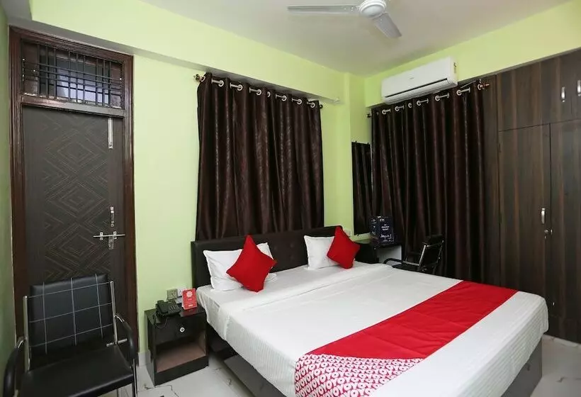 ホテル O Near Anisabad Golambar