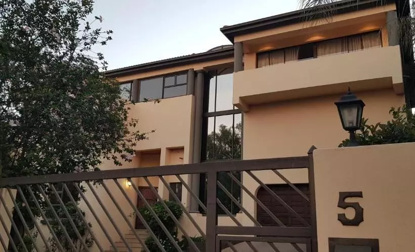 Majatalo Copperstone House