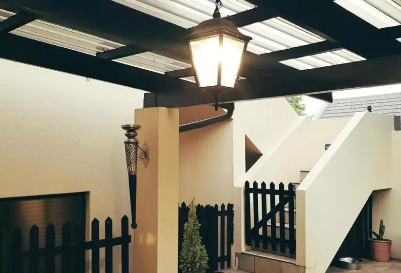 Majatalo Copperstone House