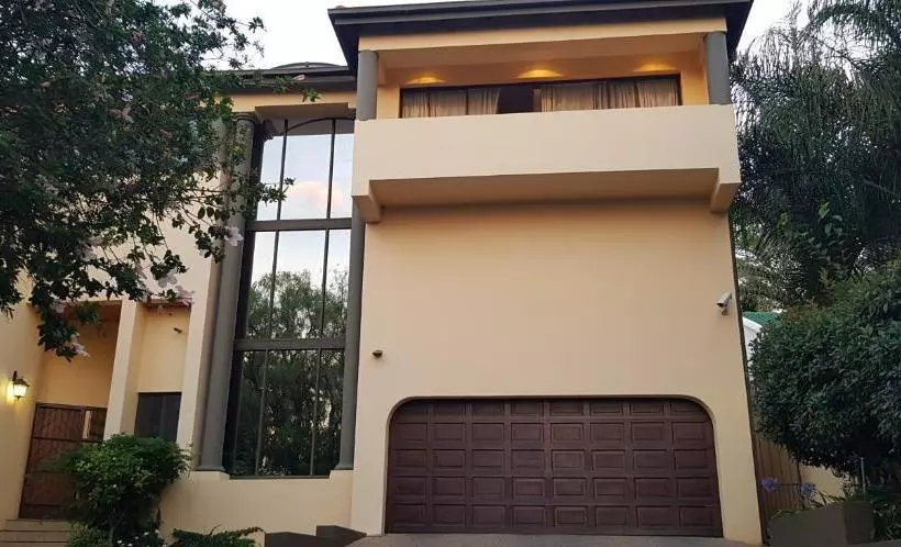 Majatalo Copperstone House