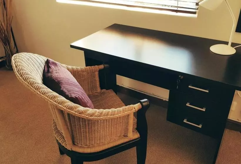 Majatalo Copperstone House