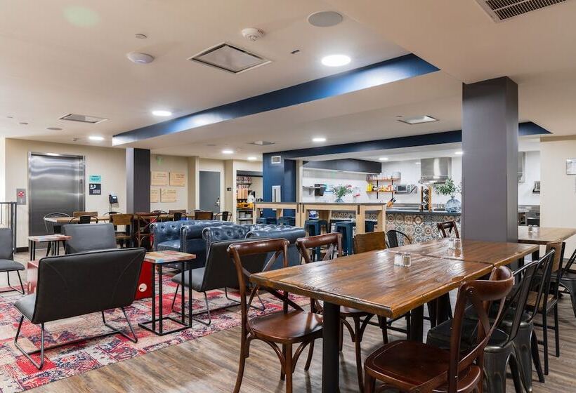 Hi New Orleans Hostel