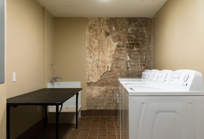 Hi New Orleans Hostel