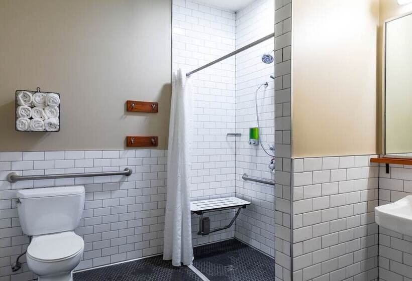 Hi New Orleans Hostel