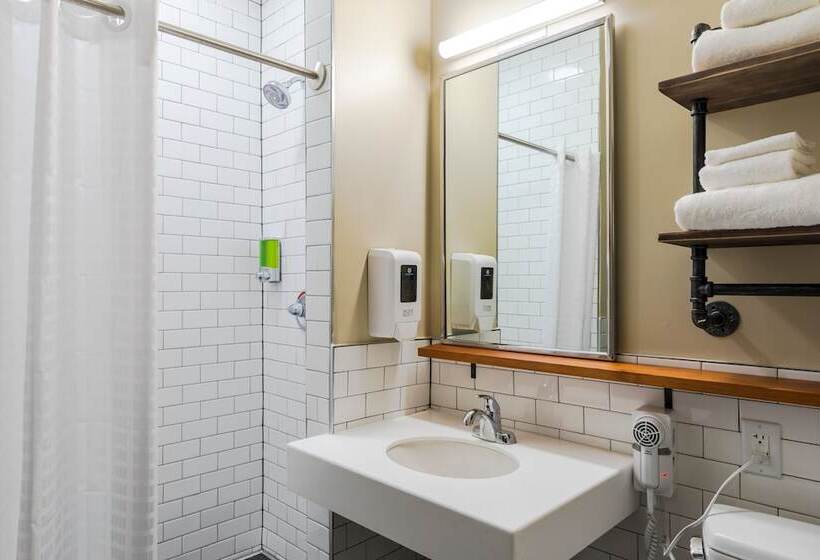 Hi New Orleans Hostel